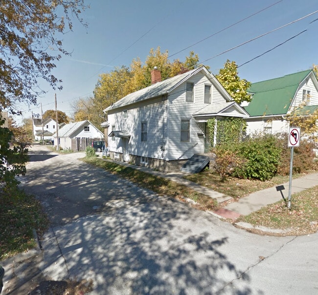 Building Photo - 117 Clapp St