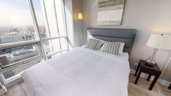 Building Photo - 763 Bay St.