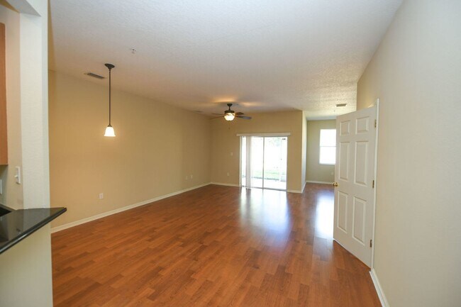 Building Photo - 3791 Parkridge Cir