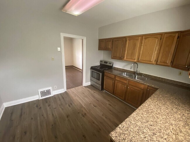 Foto del edificio - 500 W Parkwood Dr