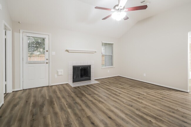 Foto del edificio - 3030 Killdeer Ln