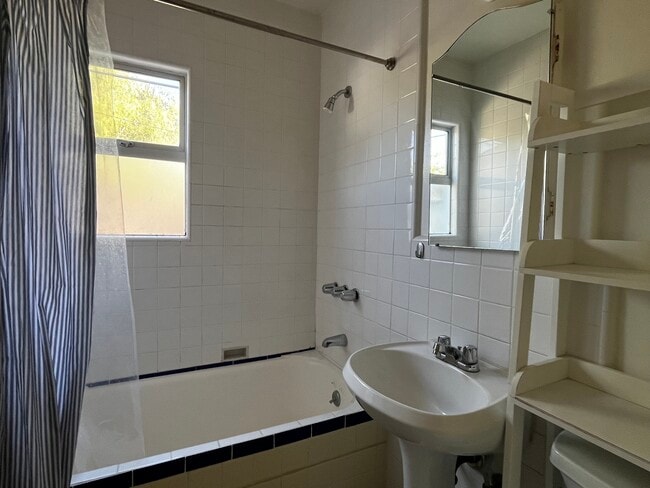 Building Photo - 2315 10th St.