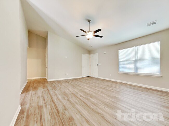 Foto del edificio - 163 Arbor Springs Dr