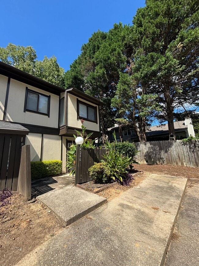 Building Photo - 4266 Lake Ridge Dr