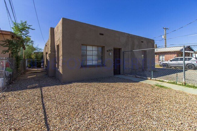Building Photo - Cute 3 Bed home with fenced yard