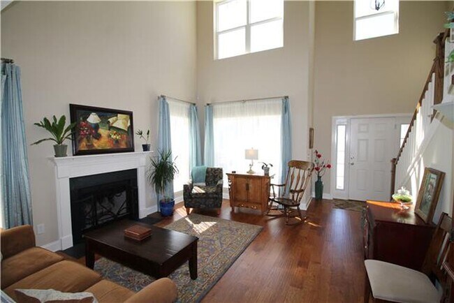 Foto del edificio - 4236 Longfellow Dr
