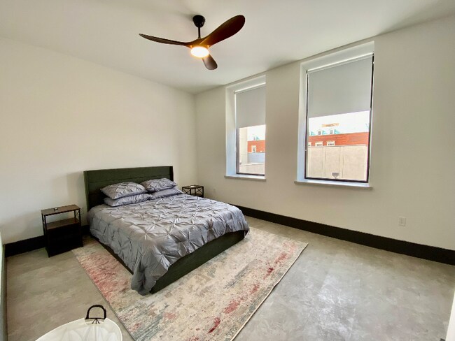 Foto del edificio - 116 E Randolph Ave