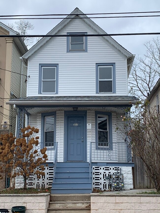 Building Photo - 437 Maple Ave