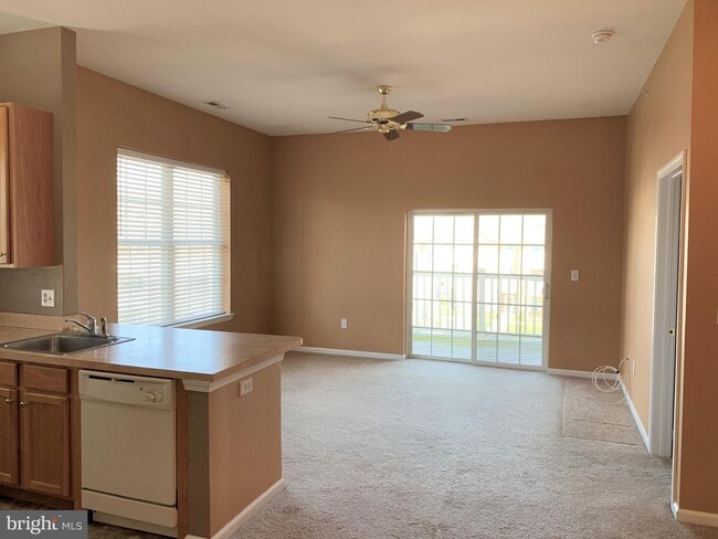 Building Photo - 537 Highland Ests