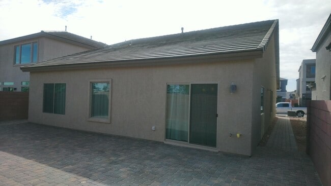 Building Photo - 6738 Vista Roma Ave