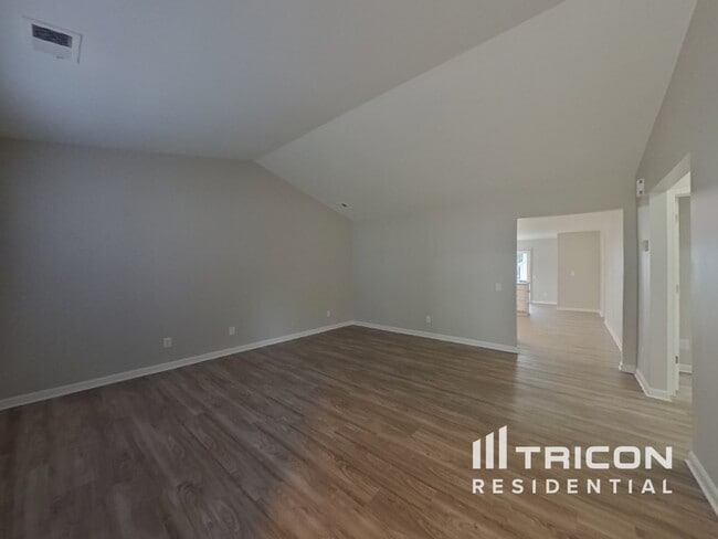 Building Photo - 5411 Peachwood Dr