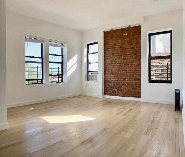 Foto del edificio - 3 bedroom in BROOKLYN NY 11226