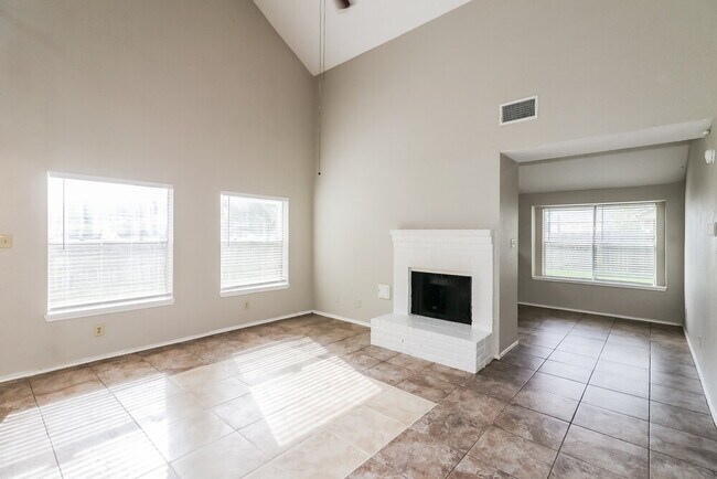 Foto del edificio - 6042 Beaconridge Dr
