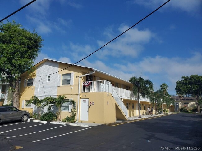 Building Photo - 2640 NE 8th Ave