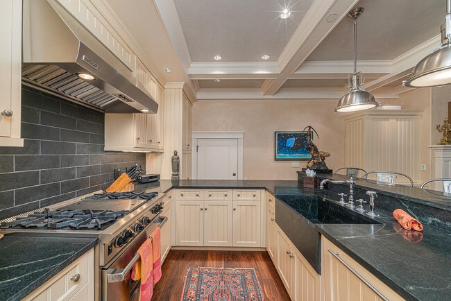 Building Photo - 605 W Colorado Ave