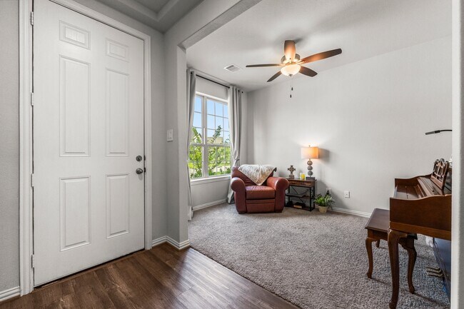 Foto del edificio - 819 Spruce Pine Dr