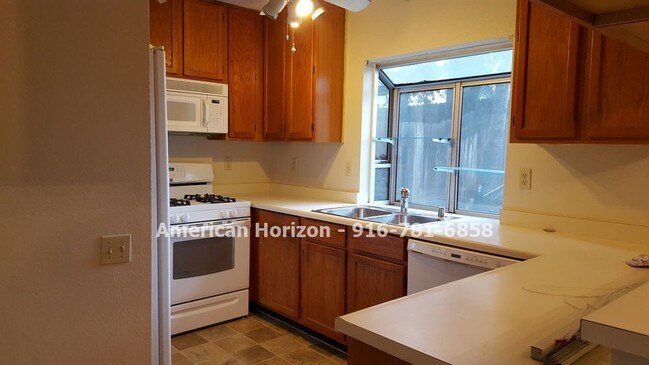 Building Photo - LEASED---Roseville 3 Bedroom Patio Home