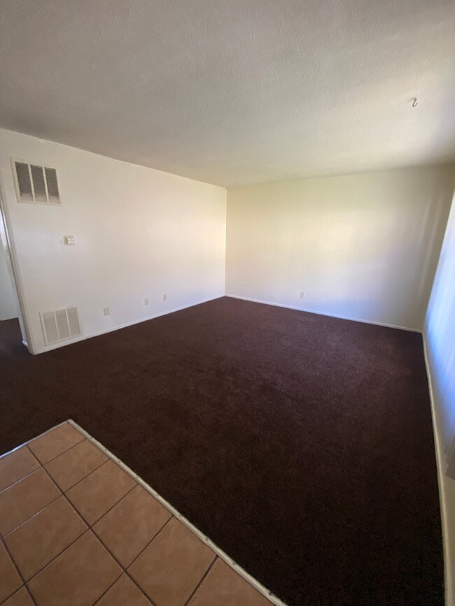Building Photo - 921 N Inglewood Ave
