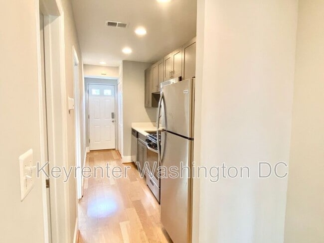 Foto del edificio - 1715 Montello Ave NE