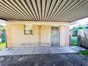 Building Photo - 812 W Walnut Ave