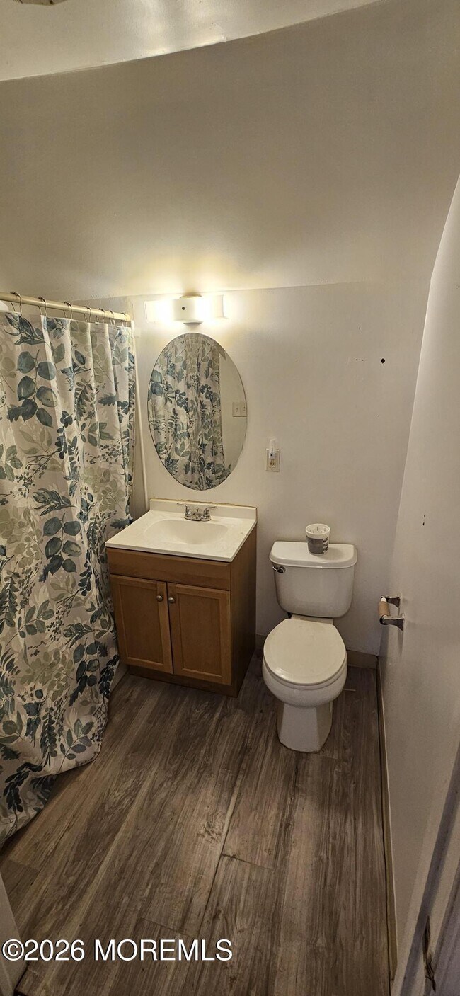 Building Photo - 402 W Green St