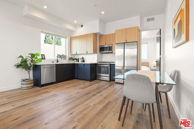 Building Photo - 1520 Magnolia Ave