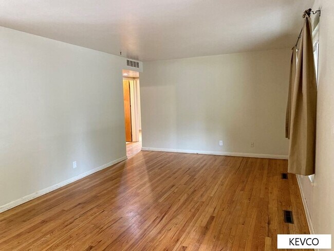 Foto del edificio - Ranch-Style Home in Campus West