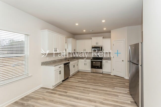Building Photo - 628 Mackenzie Cv