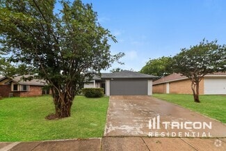 Building Photo - 3910 Lillie St