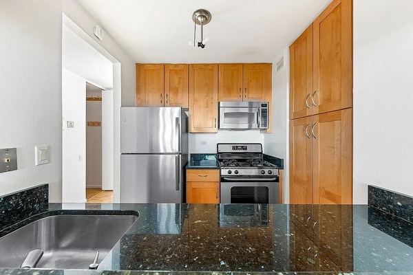 Building Photo - 3LN