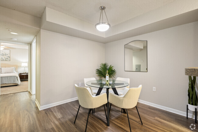 B1 - 2BR, 2BA - 949SF - Dining Room - Jackson Square Apartments