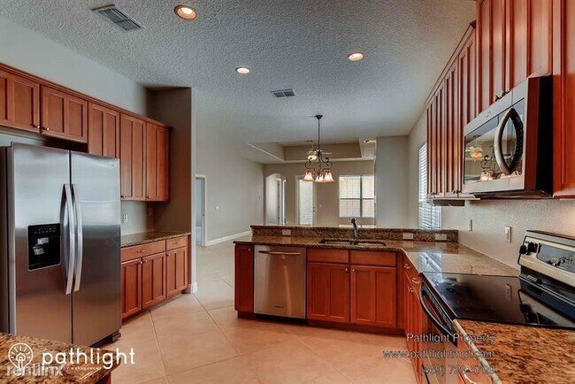 Foto del edificio - 4 br, 2 bath House - 120 Avery Lake Drive ...