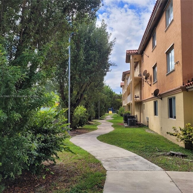 Foto del edificio - 17612 NW 25th Ave