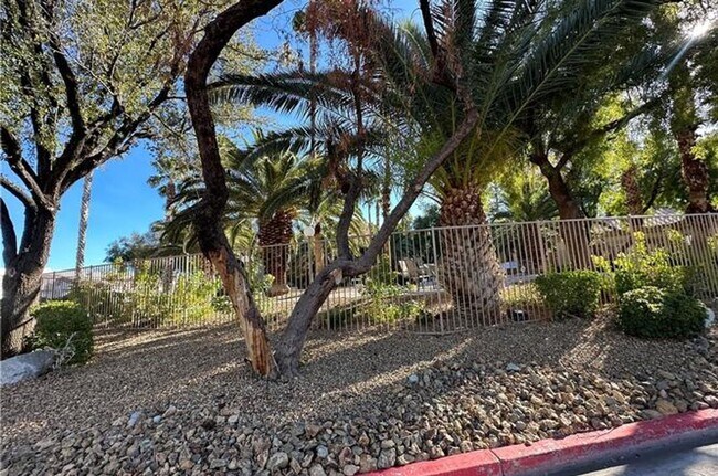Foto del edificio - 6480 Annie Oakley Dr