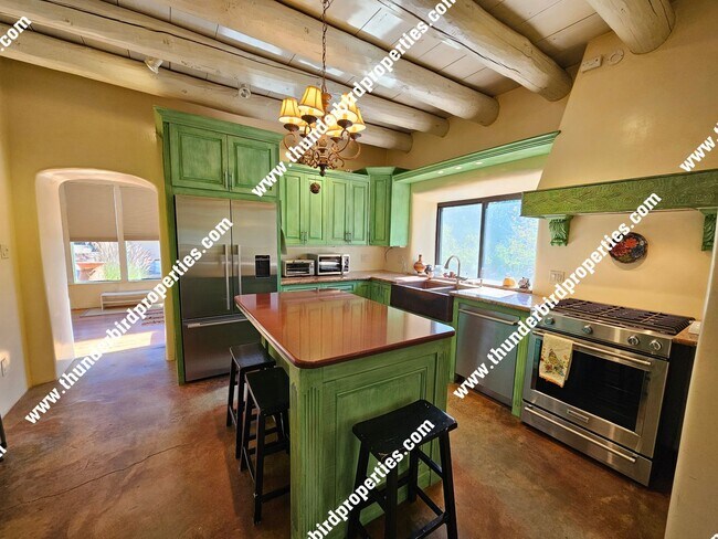 Foto del edificio - Charming Historic Tesuque Home – Fully Fur...