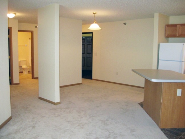 Living Room - Oakwood Estates Apartments