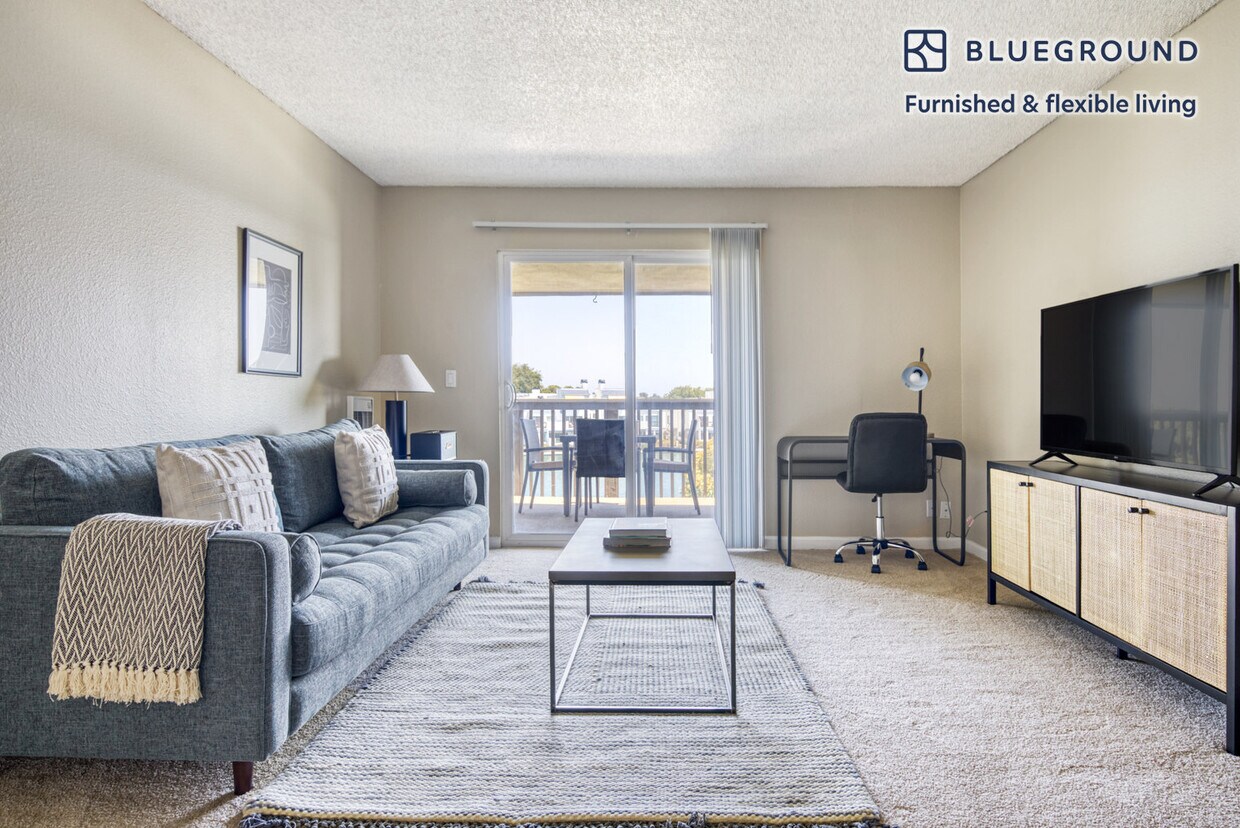 Primary Photo - 788 Edgewater Blvd