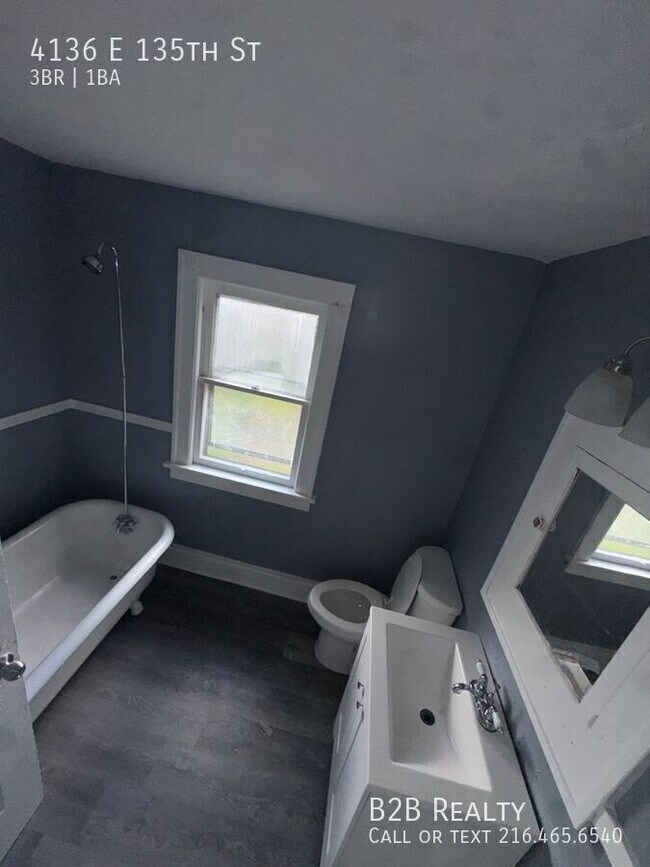 Foto del edificio - 4136 E 135th St
