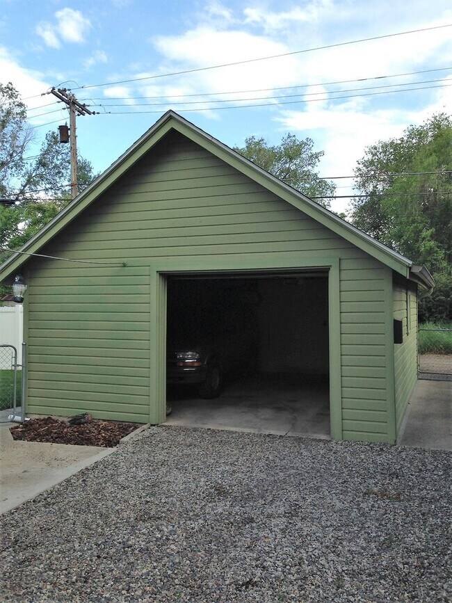 Building Photo - Charming 2 Bedroom Home Near Pioneer Park,...
