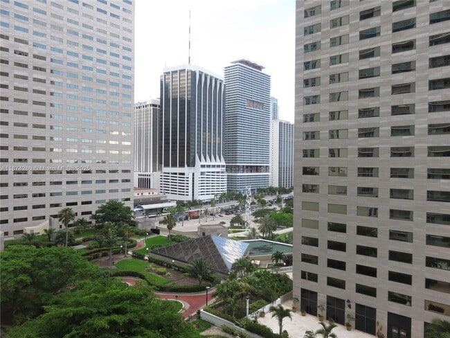 Foto del edificio - 335 S Biscayne Blvd