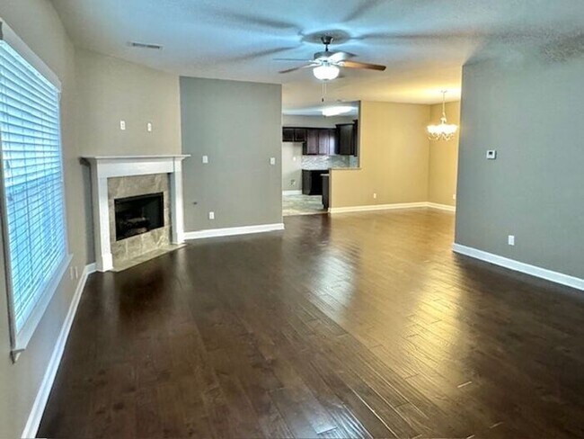 Foto del edificio - Southeast Memphis 4 Bedroom 2.5 Bath Home ...