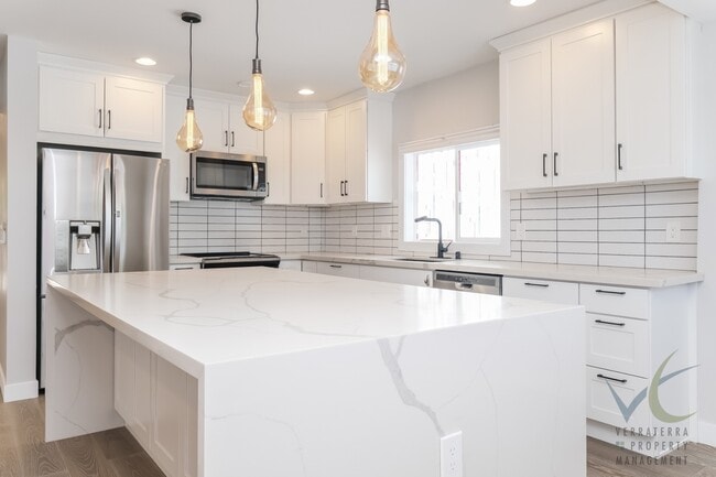 Building Photo - Stunning remodeled 4BD/3.5BA Seattle Craftsman with Solar, A/C & EV Charging for RENT- Available ...