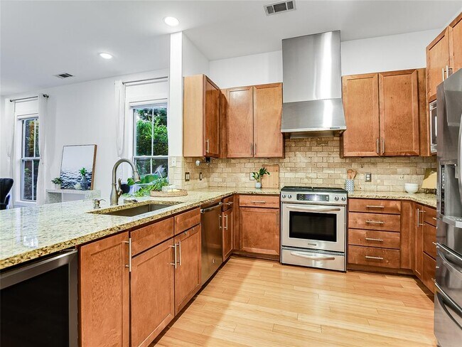 Foto del edificio - 2520 Bluebonnet Ln
