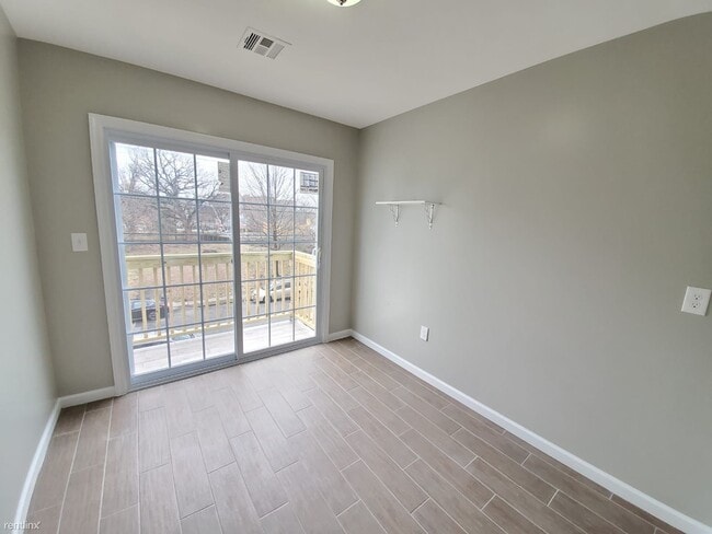 Building Photo - 3 br, 2 bath  - 124 Ellis Ave 2