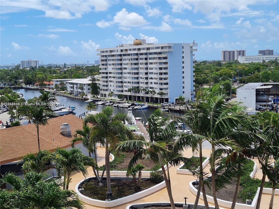 Primary Photo - 13499 Biscayne Blvd