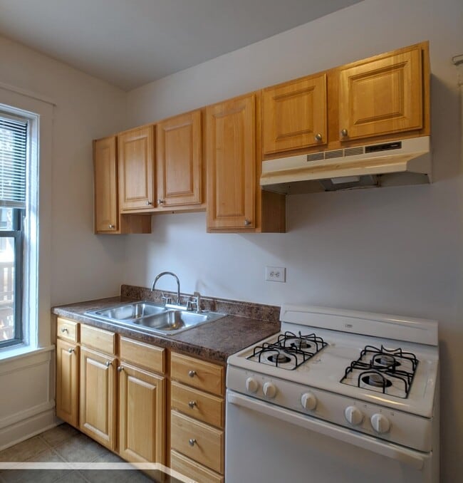 Foto del edificio - 2524 N Kedzie Blvd