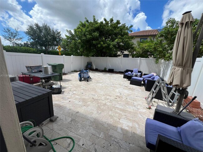 Foto del edificio - 3399 W 90th Terrace