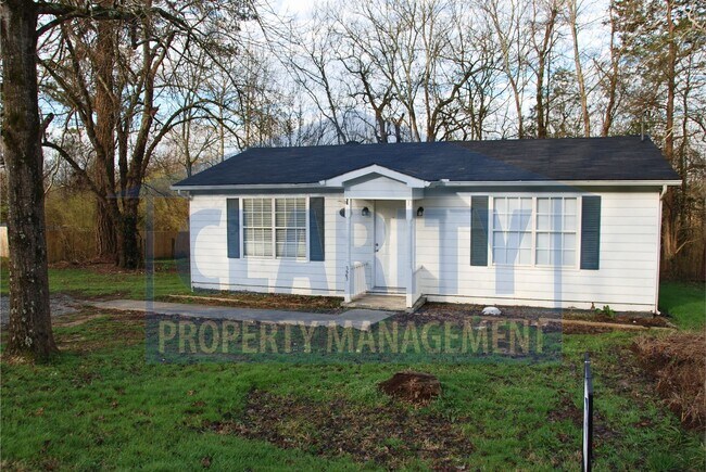 Building Photo - Cozy house with screened-in back porch