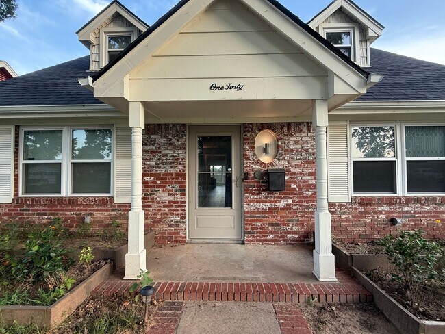 Building Photo - Spacious 4BR House in Tulsa