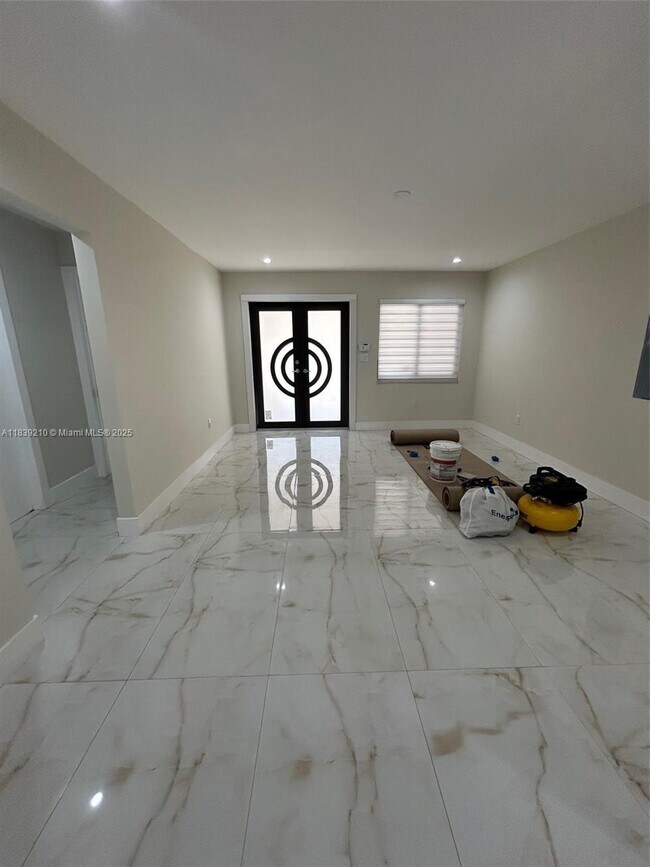 Foto del edificio - 4285 SW 7th St